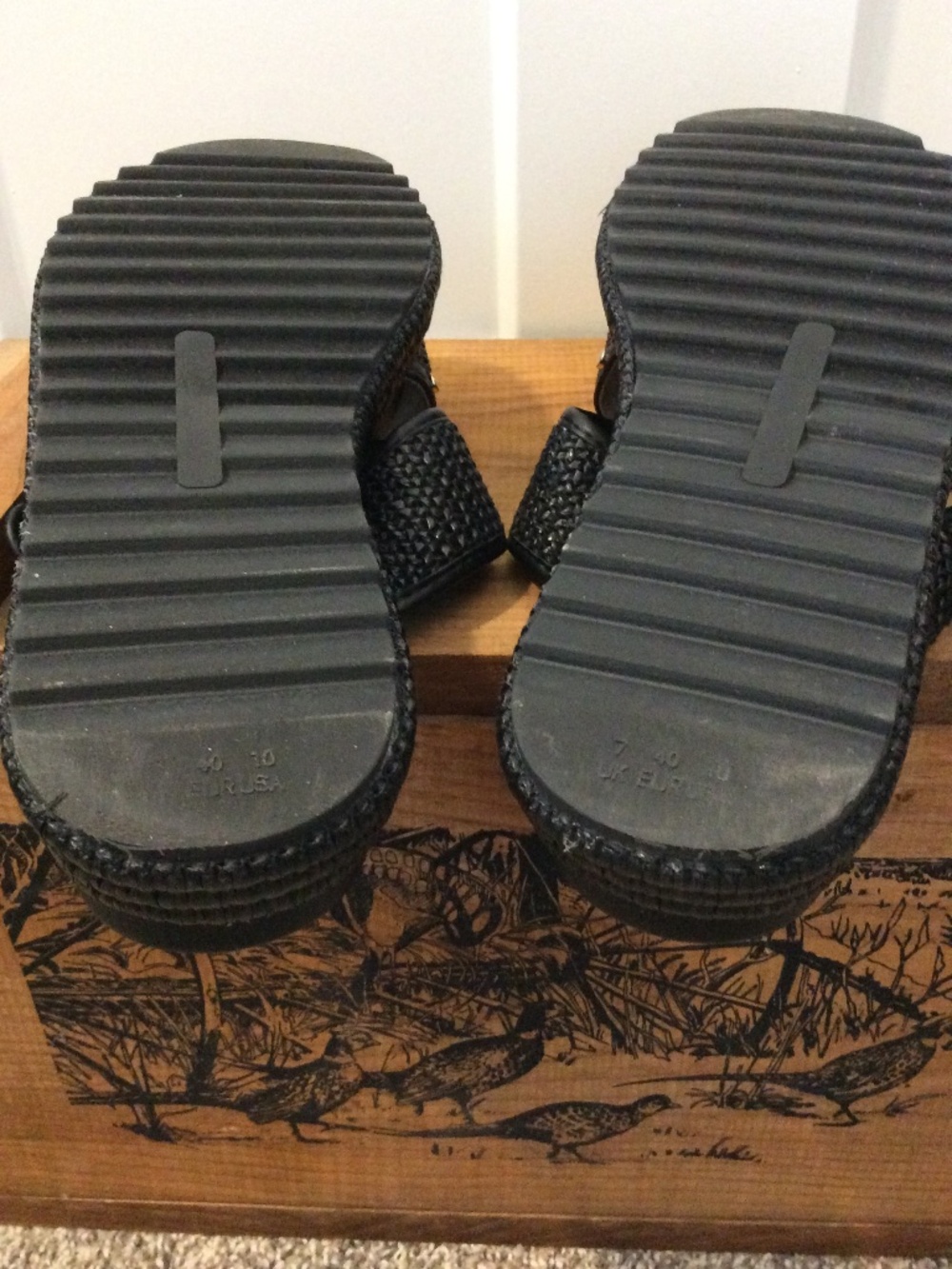 W's Walk Of Shame Sandals - 2 strap platform slides - Black w/ Gold - size  9 - Picture 9 of 11